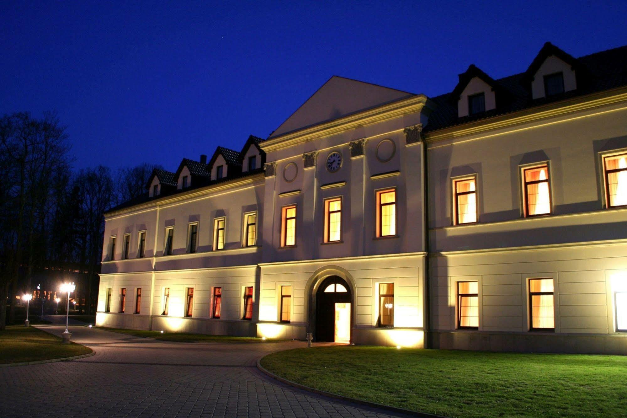 Zamek Kamenny Dvur Hotel Mostov Exterior foto
