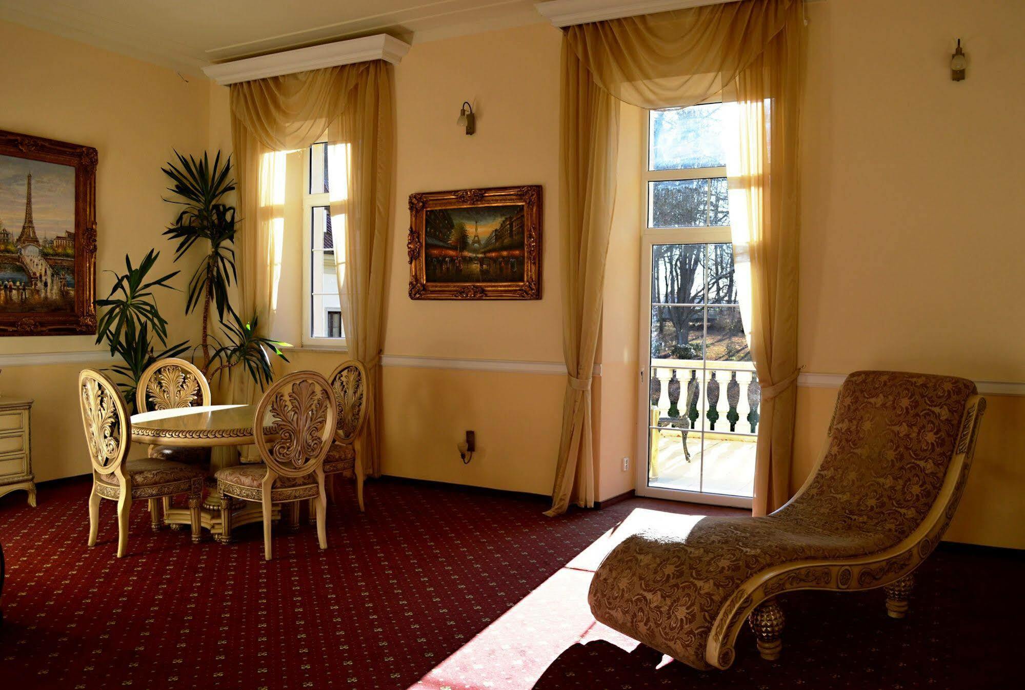 Zamek Kamenny Dvur Hotel Mostov Exterior foto