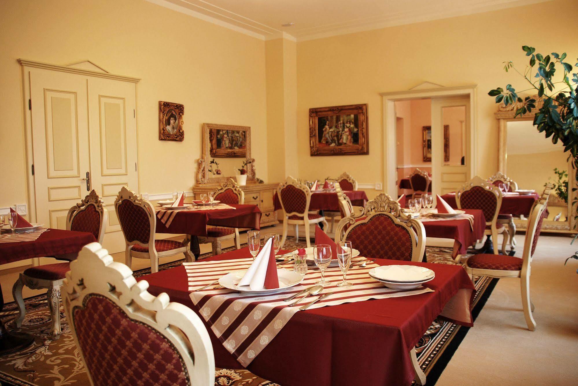 Zamek Kamenny Dvur Hotel Mostov Exterior foto